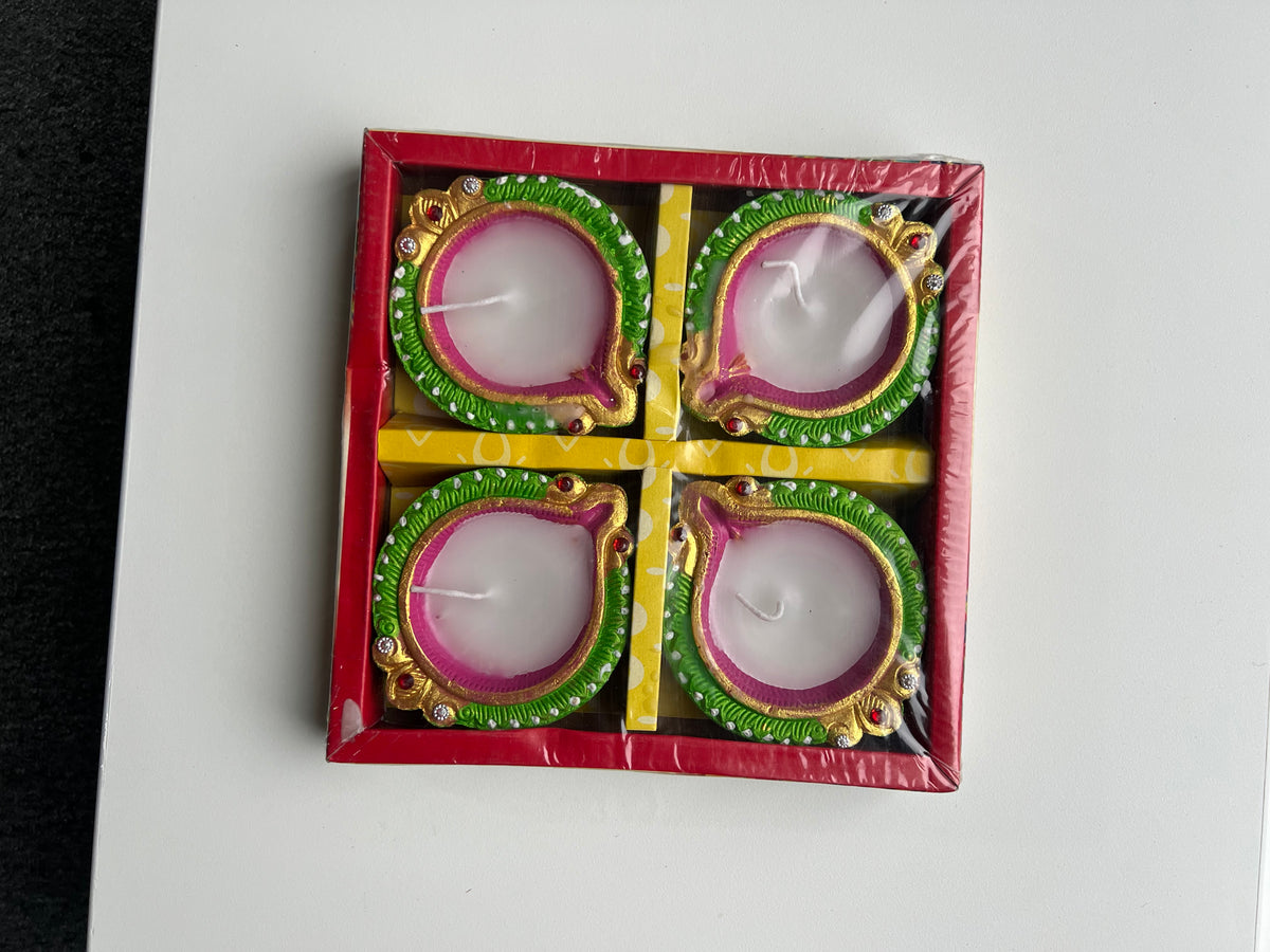 Diyas (with Wax) Design 4pcs