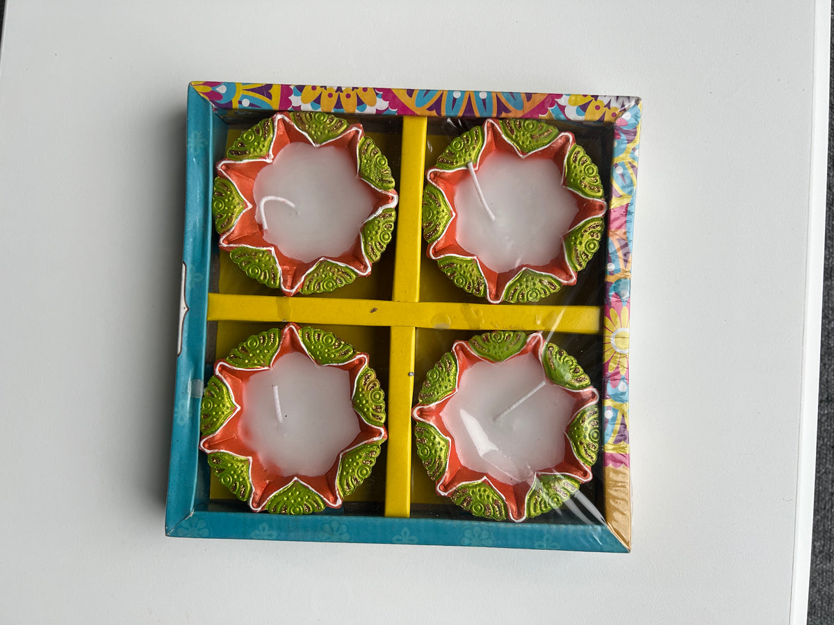 Diyas (with Wax) Design 4pcs