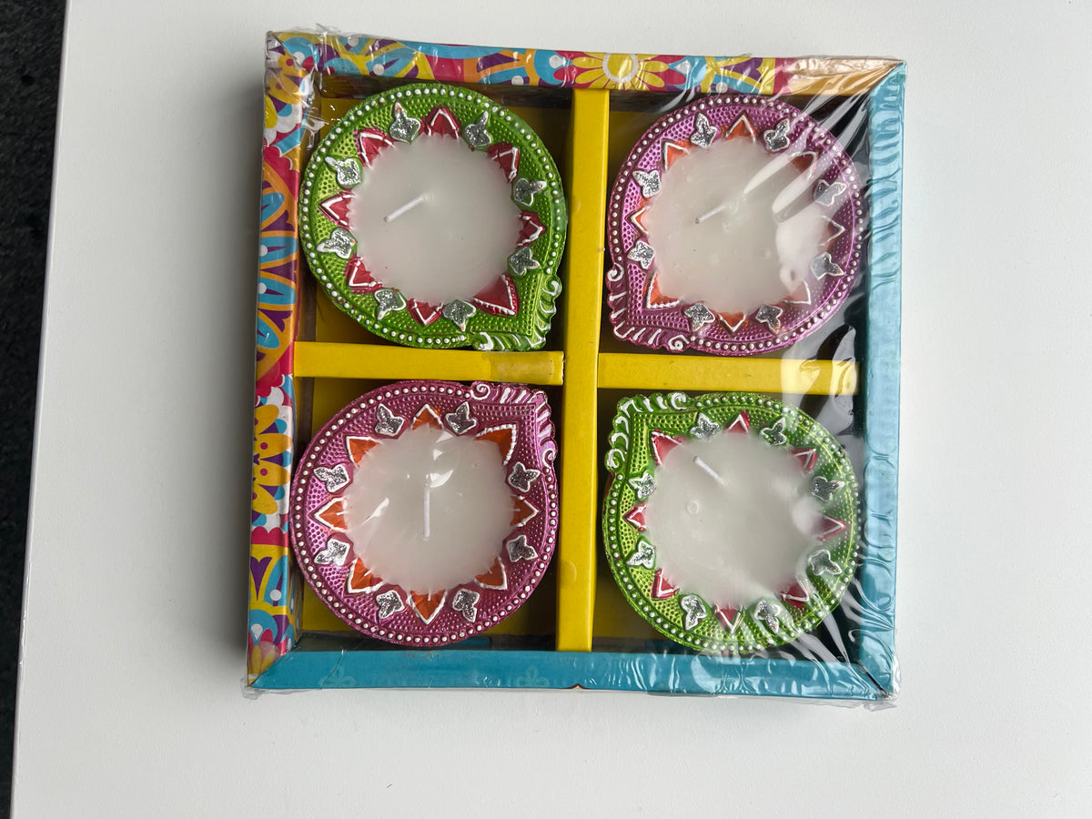 Diyas (with Wax) Design 4pcs