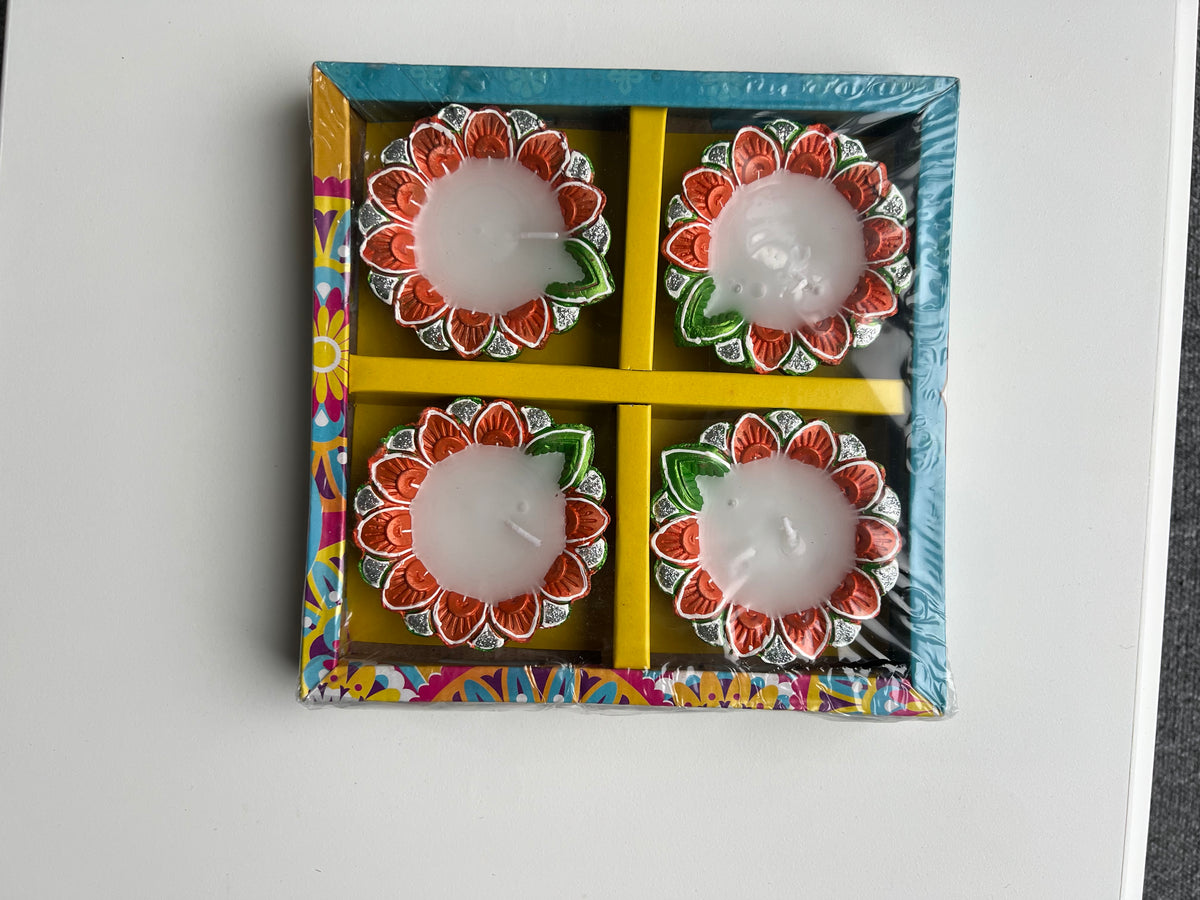 Diyas (with Wax) Design 4pcs