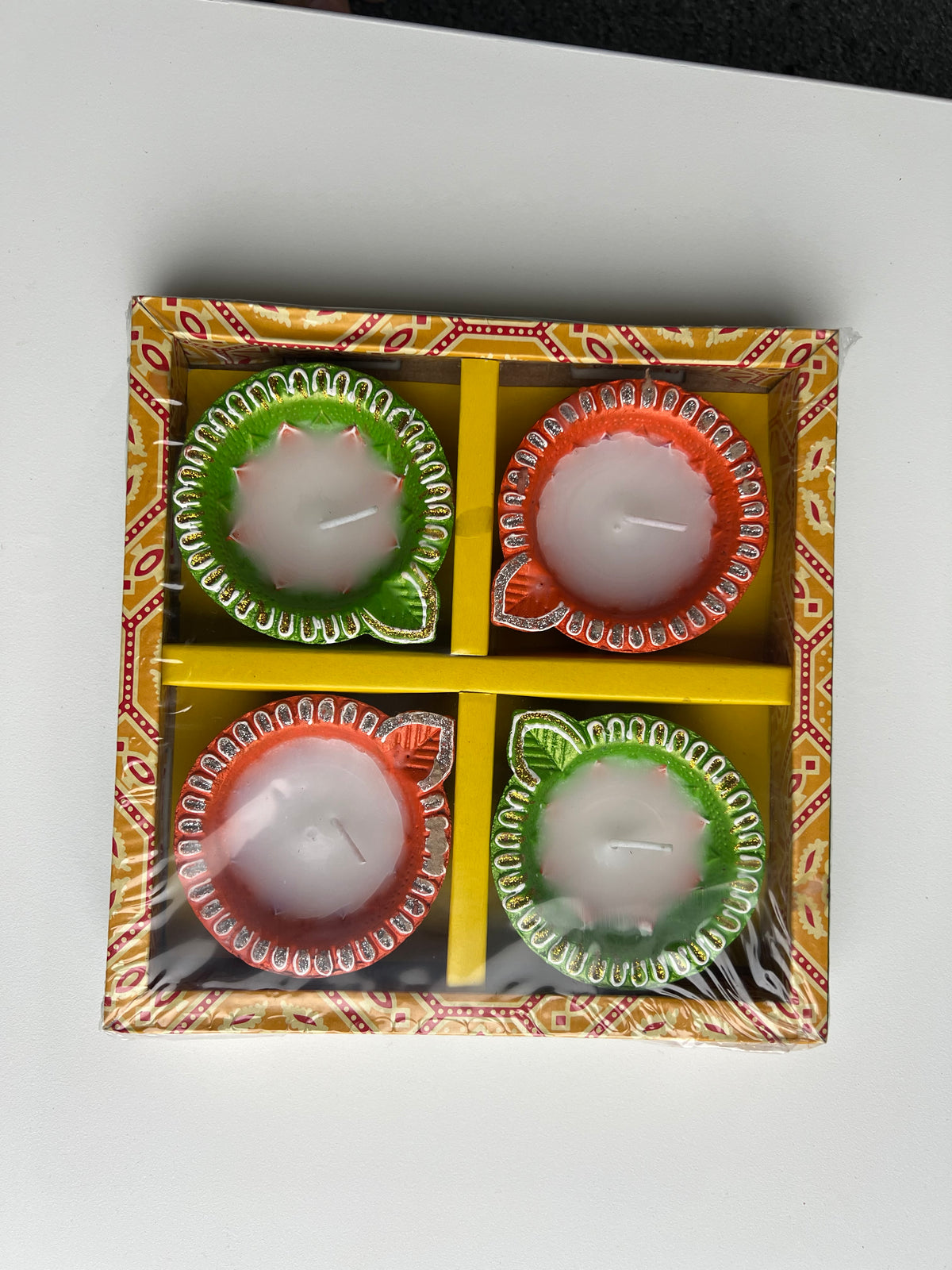 Diyas (with Wax) Design 4pcs