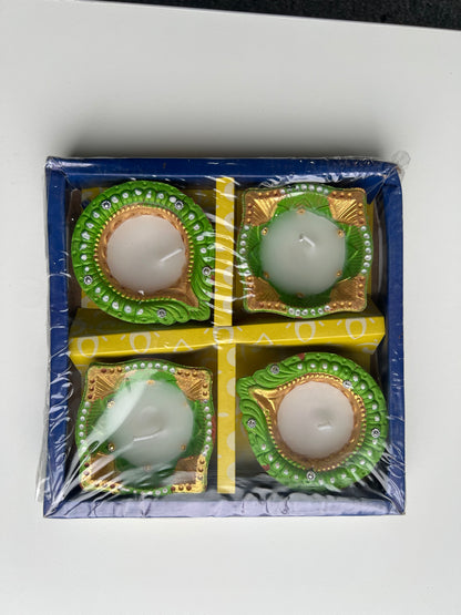 Diyas (with Wax) Design 4pcs